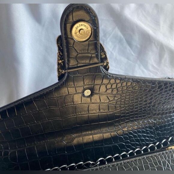 Luxury inspired Black Crocodile-Embossed Shoulder Bag - Picture 7 of 9